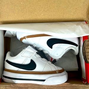 Nike Court Legacy 3C